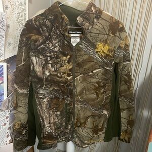 Men’s real tree camo fleece zip up size medium.
